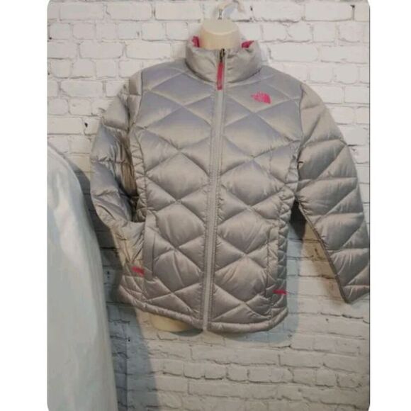 North Face Girls Size XL 18 Silver/Fuschia Lightweight Down Fill Puffer Jacket. - Picture 2 of 12